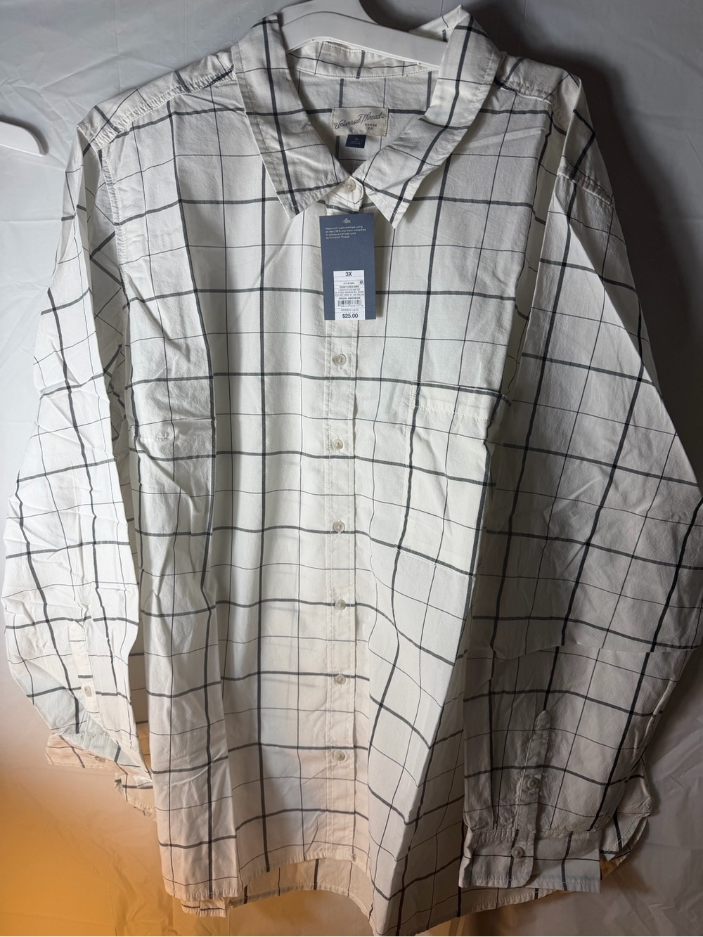 Universal Threads Men’s White Windowpane Button-Down Shirt